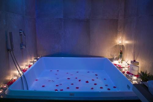 Megaris Luxury Suite Rooms Hotel in Naples