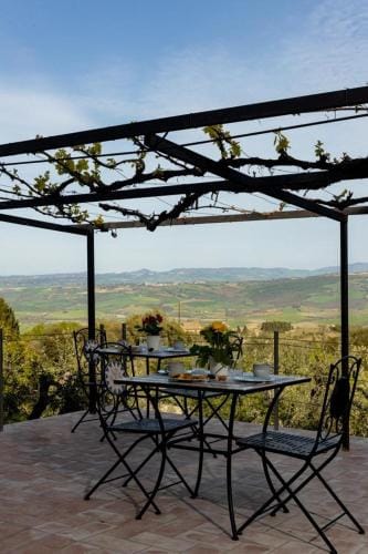 Podere Belsogno-Camera Lavanda Hotel in Montalcino
