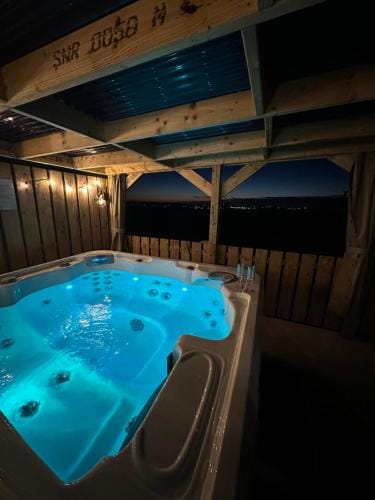 Timber Valley Pods Lodge in England