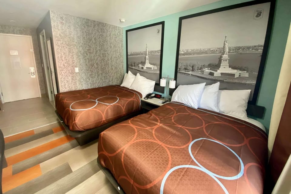 Super 8 by Wyndham Brooklyn Williamsburg Hotel in Manhattan