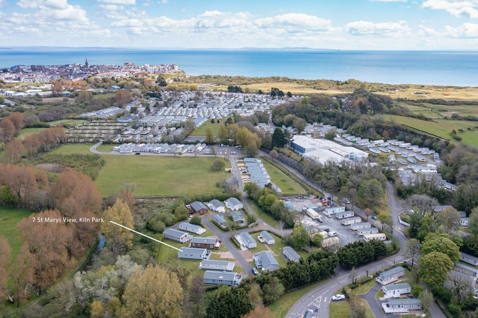 St Mary's View - Luxury Lodge, Close to Beach Lodge in Wales