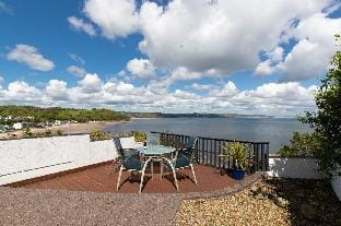 Cystanog Fach - Sea Views, Balcony and Terrace Hotel in Saundersfoot