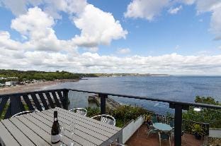 Cystanog Fach - Sea Views, Balcony and Terrace Hotel in Saundersfoot