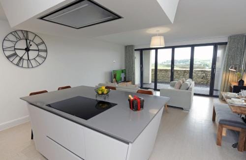 Apartment 2 Waterstone House - Sea View Apartment Hotel in Wales