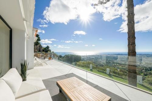 Villa Los Arcos - Panoramic Breathtaking Views Hotel in Mijas