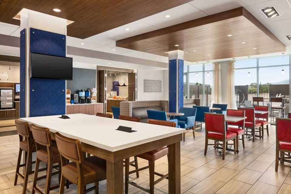 Holiday Inn Express And Suites Ukiah By IHG Hotel in Ukiah