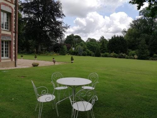 Chambre E Andre Le Domaine Des Jardins De Bracquetuit Hotel in Normandy