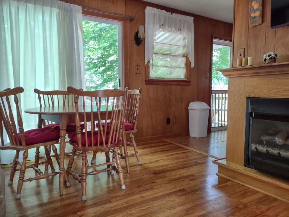 Cozy Creek Cottages Hotel in Maggie Valley