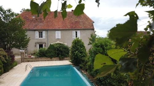 Le Cedre Bleu - GITE Hotel in Jura