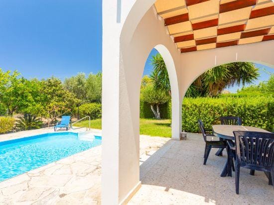 Sun Beach Villa Thio Large Private Pool Walk to Beach A C Wifi Car Not Required - 2840 Hotel in Poli Crysochous