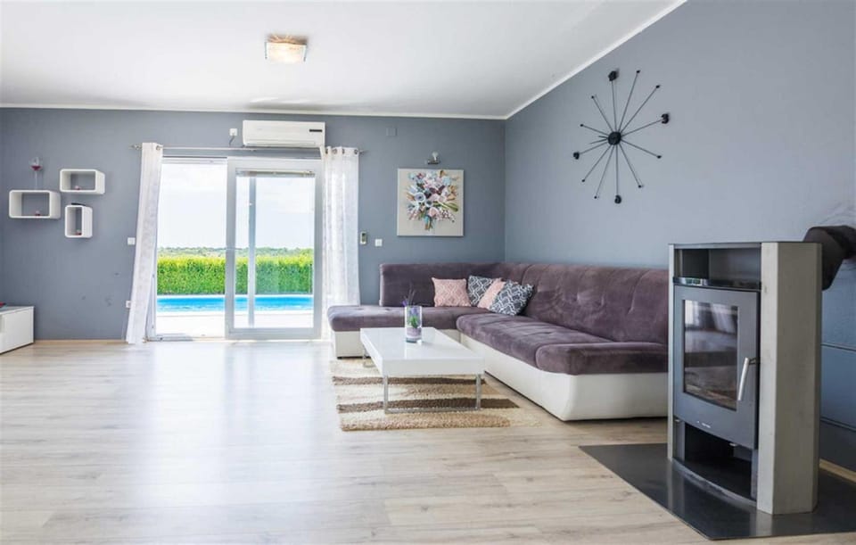 Holiday Home Flora with pool Hotel in Šibenik-Knin County, Croatia