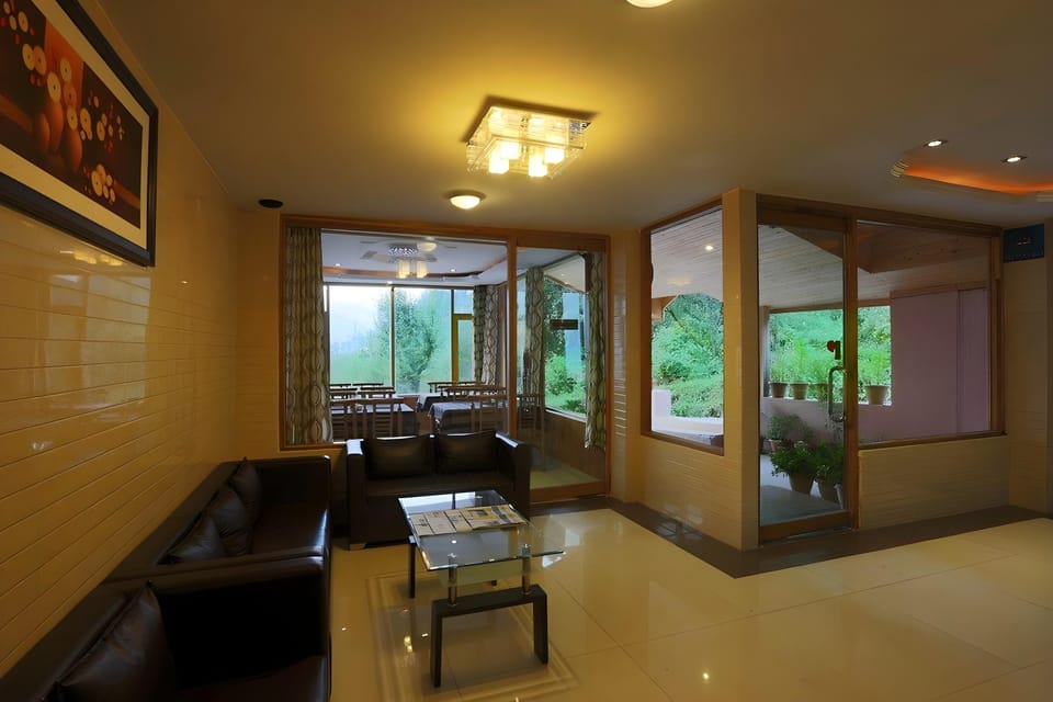 Lotus Inn River View Hotel in Manali