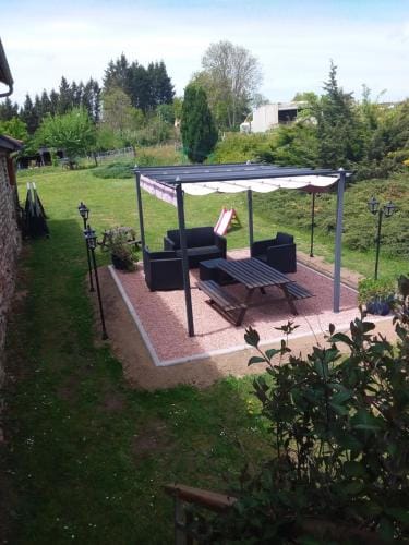 LE CLOS DU MOUY Hotel in Auvergne-Rhône-Alpes