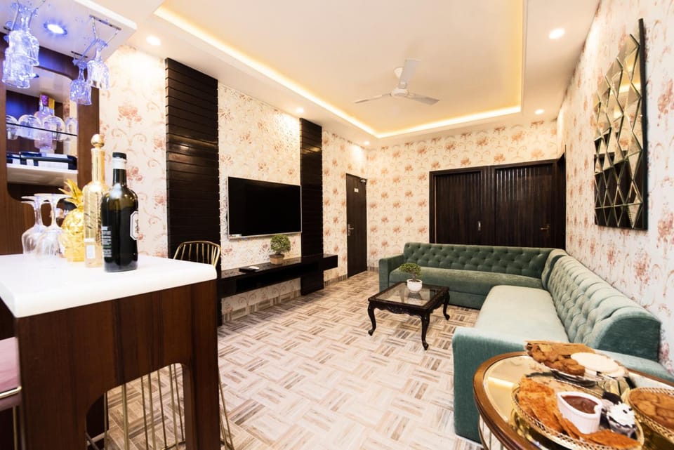 Shared lounge/TV area
