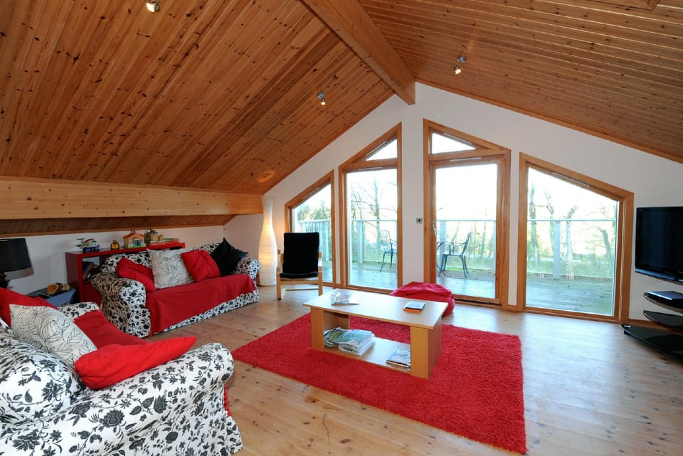 1 Longbury Lodge - Woodland Lodge, Near Tenby Lodge in Saint Florence