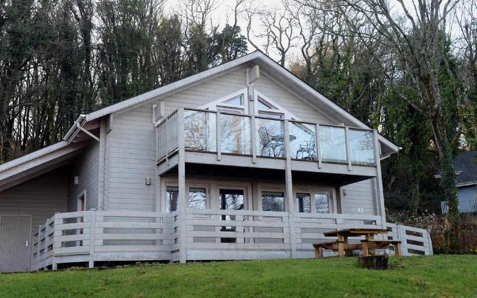 1 Longbury Lodge - Woodland Lodge, Near Tenby Lodge in Saint Florence