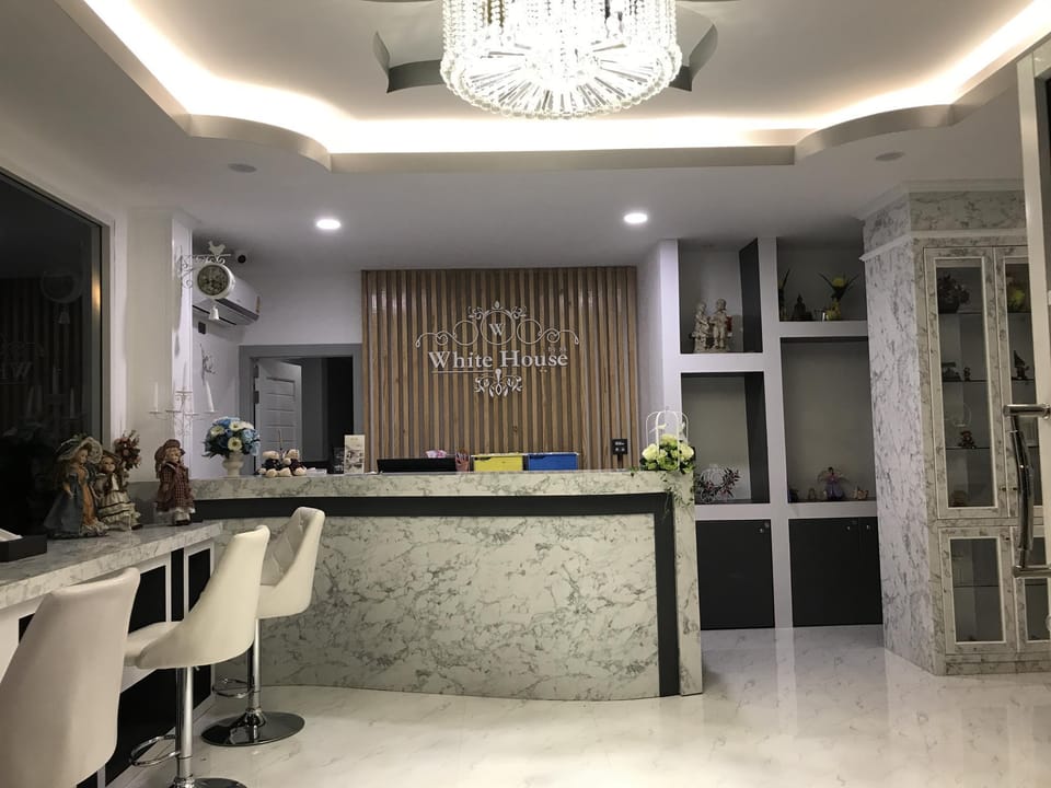 white house  Hotel in Phang-nga Changwat
