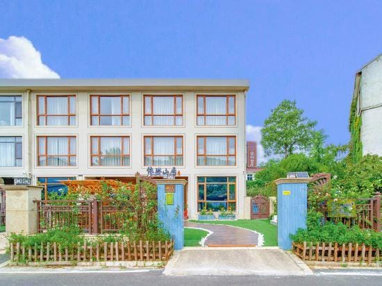 Wuxi Yi Lin Mountain Residence Inn Hotel in Suzhou