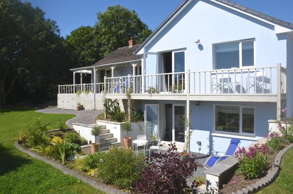 Gower View Luxury Bed & Breakfast Hotel in Saint Florence