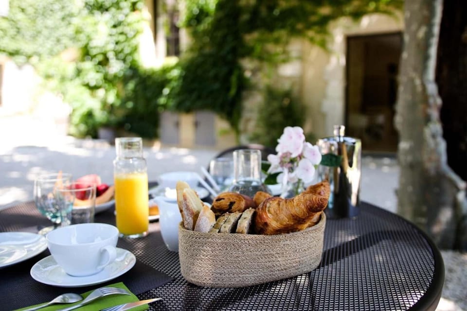 Mas Chateau Blanc Hotel in Le Pontet