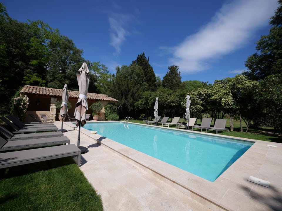 Mas Chateau Blanc Hotel in Le Pontet