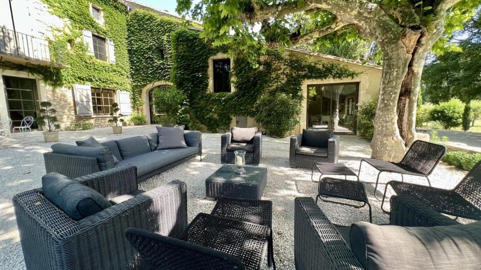 Mas Chateau Blanc Hotel in Le Pontet