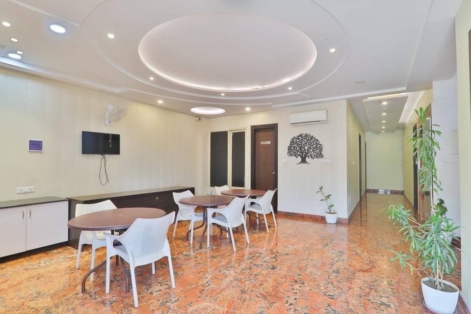Hotel Aarya Hotel in Lucknow
