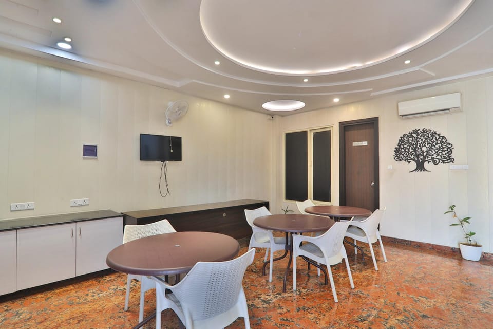Hotel Aarya Hotel in Lucknow