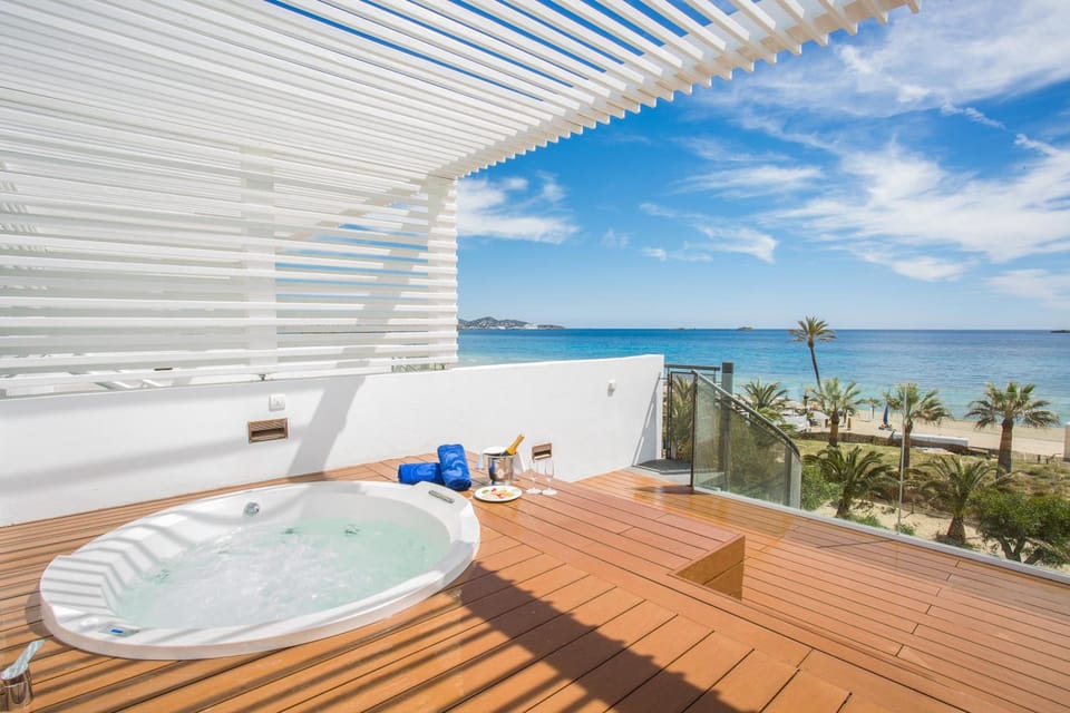 Grand Palladium White Island Resort & Spa - All Inclusive Hotel in Ibiza