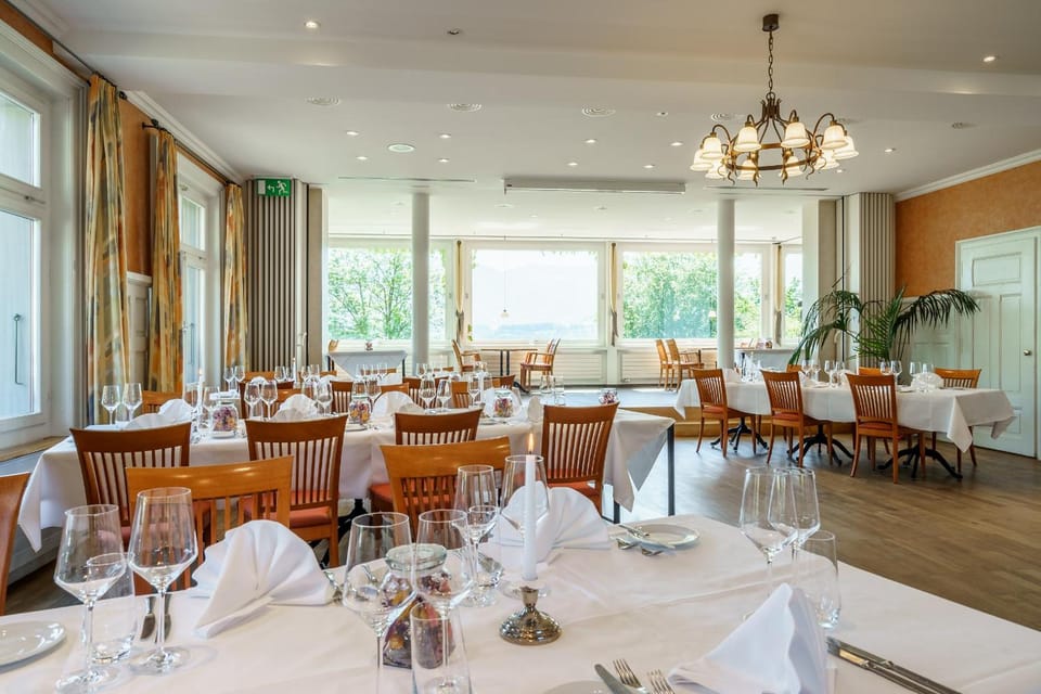 Schonbuhl Hotel & Restaurant Lake Thun Hotel in Hilterfingen