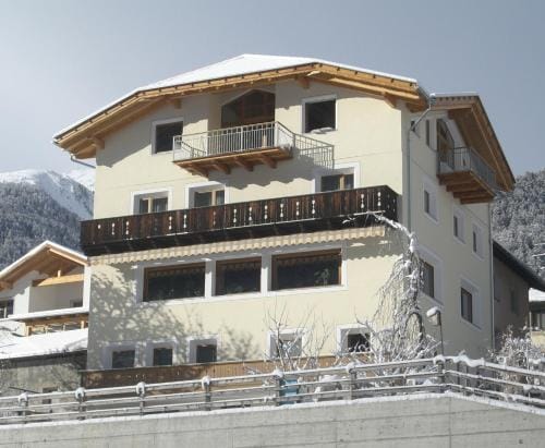 Hotel Chavalatsch Hotel in Canton of Grisons
