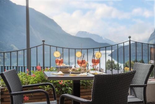 Hotel Lory - Molveno - Dolomiti Hotel in Molveno