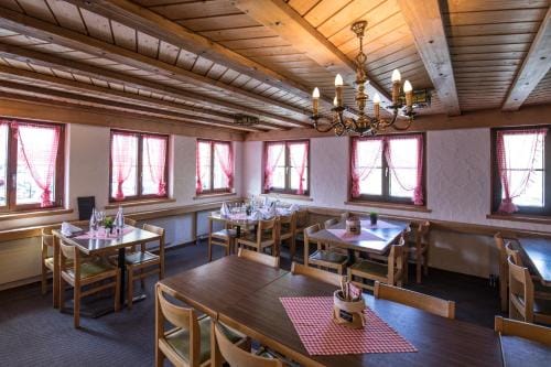 Berggasthaus Piz Calmot Hotel in Canton of Grisons