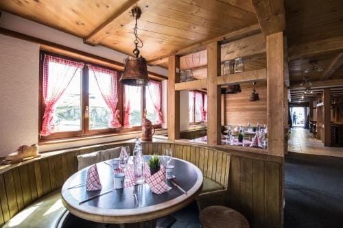 Berggasthaus Piz Calmot Hotel in Canton of Grisons