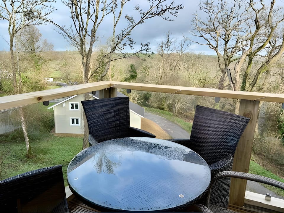 The Rowan - Luxury Lodge and Woodland Views Lodge in Saint Florence