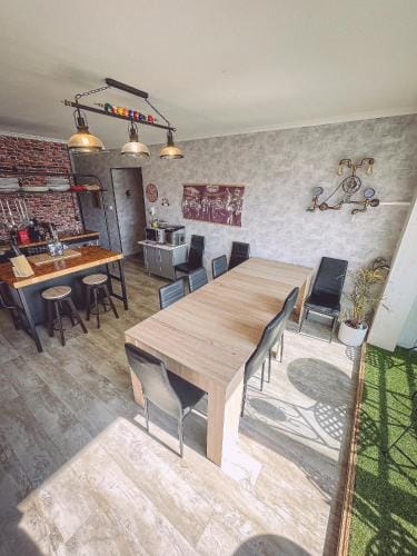 Van Gogh gare By Joyca Chambre privee Hotel in Vosges