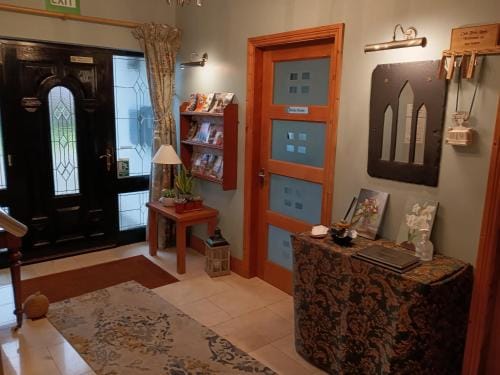 Oak Tree Lane Country B and B Hotel in Ireland