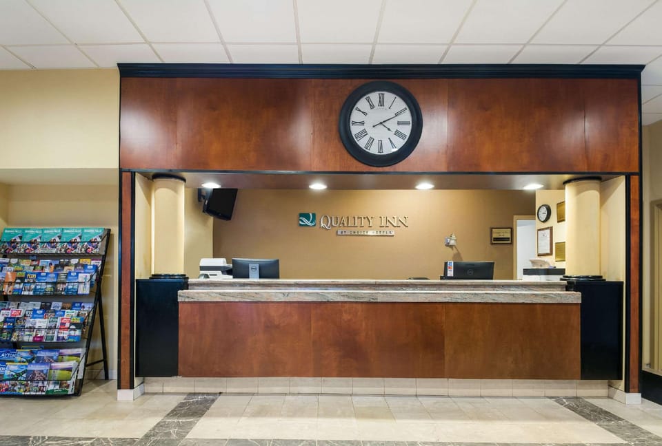 Suburban Studios Buffalo Airport Hotel in Cheektowaga