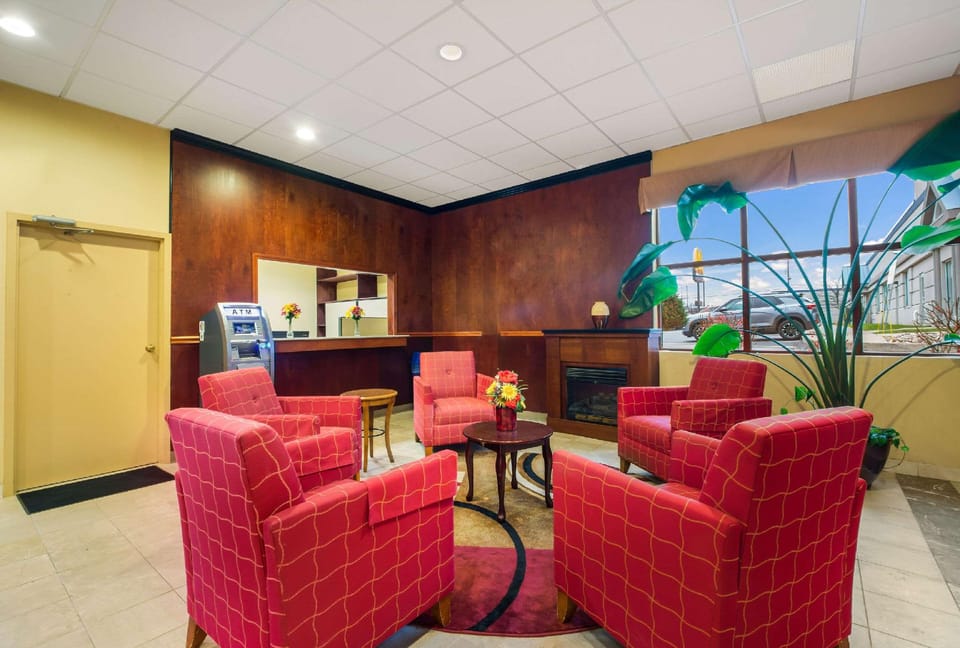 Suburban Studios Buffalo Airport Hotel in Cheektowaga