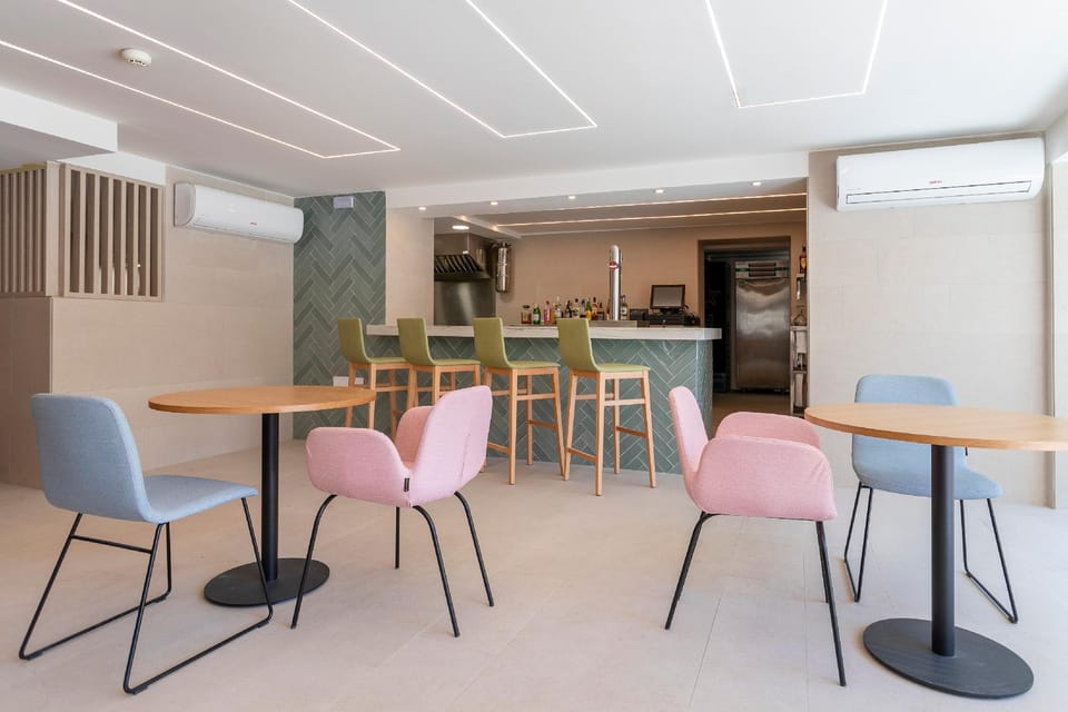 Bar/lounge