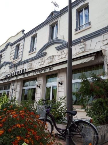 Le Saint Christophe Hotel in Centre-Val de Loire