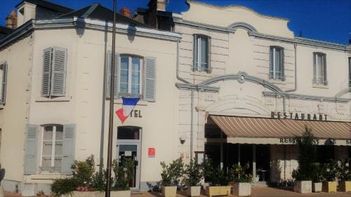 Le Saint Christophe Hotel in Centre-Val de Loire