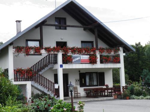House Janja Plitvice Hotel in Plitvice Lakes Park