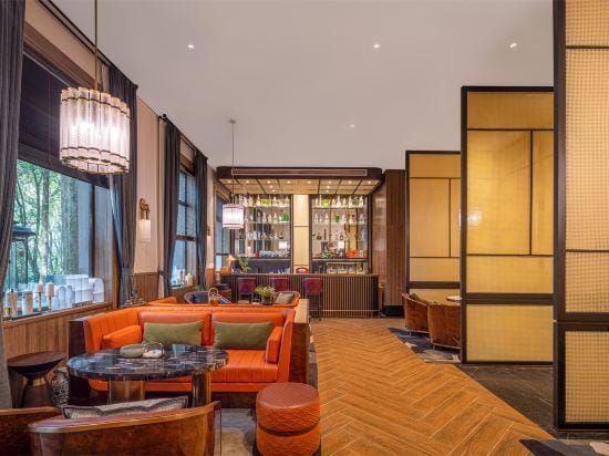 Shuanglong Resort Hotel in Hangzhou