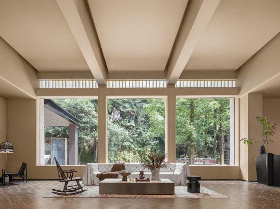 Shuanglong Resort Hotel in Hangzhou
