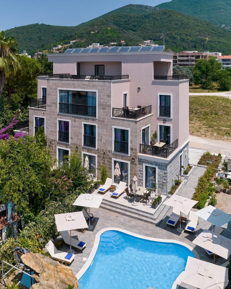 Moderna Luxury Apartments with HEATED pool Hotel in Kotor Municipality