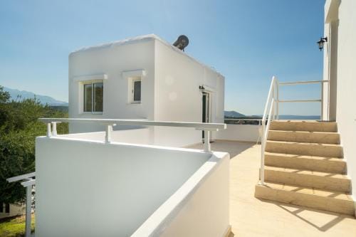 Eolos Apartments Hotel in Almyrida