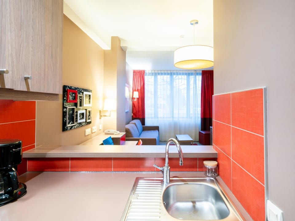 B&B HOME Caen Centre Gare Hotel in Caen