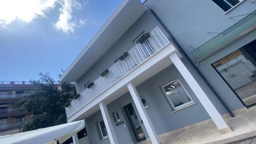 Grey House Guest House Luxury Hotel in Latina