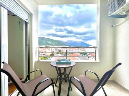 Azure Apartments Hotel in Budva